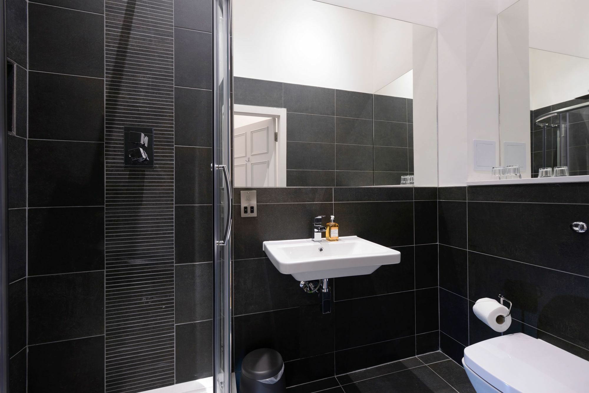 Destiny Scotland - Q-Residence Единбург Екстер'єр фото